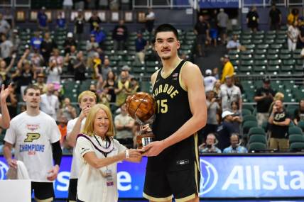 Nov 22, 2023; Honolulu, HI, USA; Purdue Boilermakers center Zach Edey (15) is presented the Most Valuable Player of the tournament by Chaminade University president Lynn Babington at SimpliFi Arena at Stan Sheriff Center. Mandatory Credit: Steven Erler-USA TODAY Sports