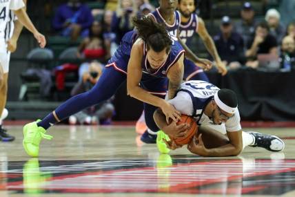 Nov 23, 2023; Kissimmee, Florida, USA;  Florida Atlantic Owls forward Tre Carroll (25) and Butler Bulldogs center Andre Screen (23) fight for a loose ball in the first half during the ESPN Events Invitational at State Farm Field House. Mandatory Credit: Nathan Ray Seebeck-USA TODAY Sports