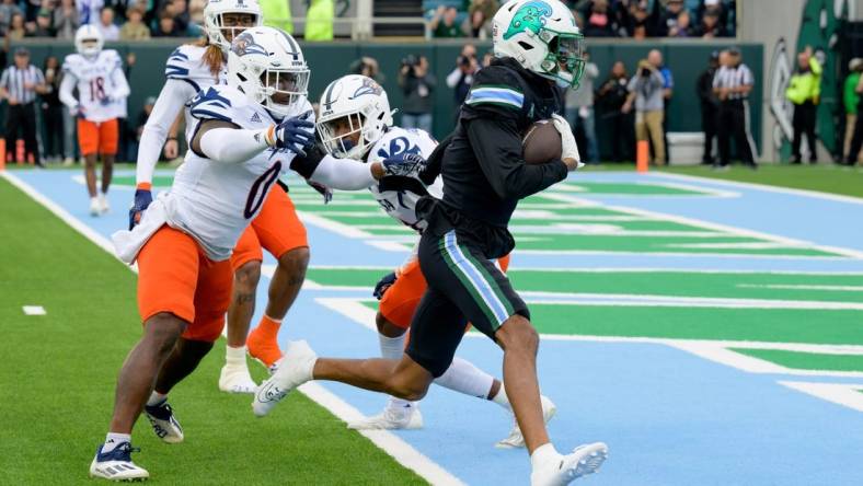 Nov 24, 2023; New Orleans, Louisiana, USA; Tulane Green Wave wide receiver Chris Brazzell II (17) runs around UTSA Roadrunners defensive back Ken Robinson (21) for a touchdown during the first half at Yulman Stadium. Mandatory Credit: Matthew Hinton-USA TODAY Sports