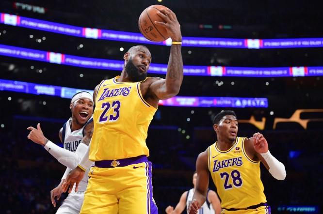 NBA: Dallas Mavericks at Los Angeles Lakers