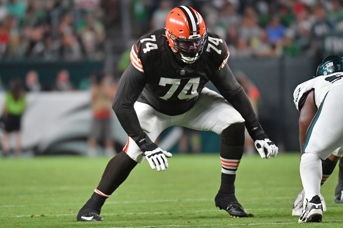 Aug 17, 2023; Philadelphia, Pennsylvania, USA; Cleveland Browns offensive tackle Dawand Jones (74) against the Philadelphia Eagles at Lincoln Financial Field. Mandatory Credit: Eric Hartline-USA TODAY Sports