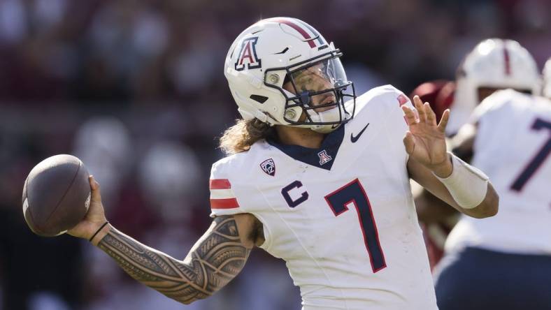 Sep 23, 2023; Stanford, California, USA; Arizona Wildcats quarterback Jayden de Laura (7) passes against the Stanford Cardinal during the first quarter at Stanford Stadium. Mandatory Credit: John Hefti-USA TODAY Sports