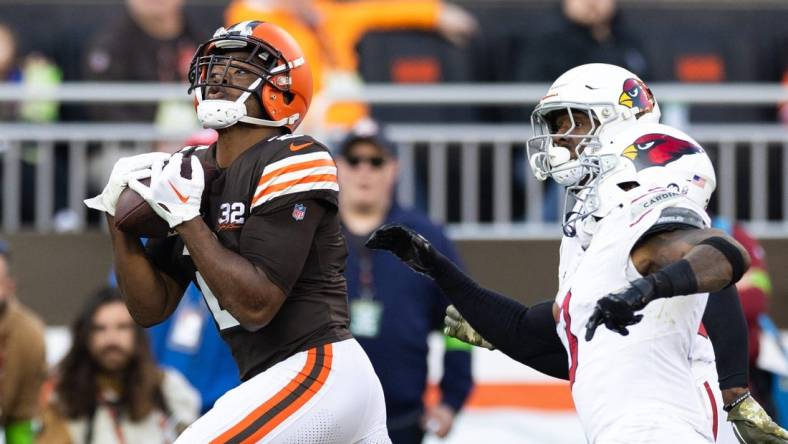 Nov 5, 2023; Cleveland, Ohio, USA; Cleveland Browns wide receiver Amari Cooper (2) makes a reception for a first down under coverage by Arizona Cardinals cornerback Antonio Hamilton Sr. (33) and safety Budda Baker (3) during the fourth quarter at Cleveland Browns Stadium. Mandatory Credit: Scott Galvin-USA TODAY Sports