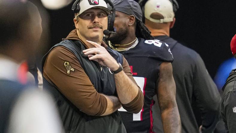 Nov 5, 2023; Atlanta, Georgia, USA; Atlanta Falcons head coach Arthur Smith on the field against the Minnesota Vikings at Mercedes-Benz Stadium. Mandatory Credit: Dale Zanine-USA TODAY Sports