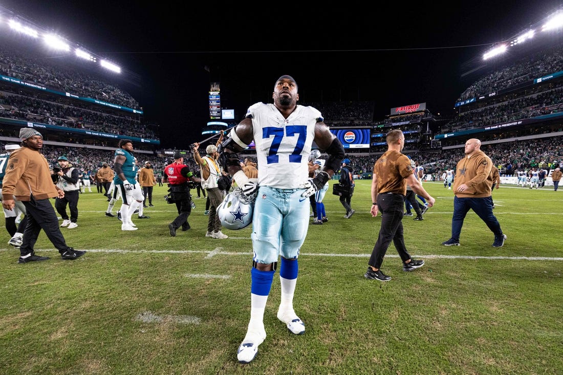 Nov 5, 2023; Philadelphia, Pennsylvania, USA; Dallas Cowboys offensive tackle Tyron Smith (77) looks on after a loss to the Philadelphia Eagles at Lincoln Financial Field. Mandatory Credit: Bill Streicher-USA TODAY Sports