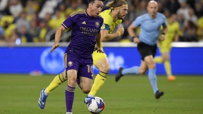 Nov 7, 2023; Nashville, Tennessee, USA; Orlando City midfielder Mauricio Pereyra (10) controls the ball against the Nashville SC in the first half at Geodis Park. Mandatory Credit: Steve Roberts-USA TODAY Sports