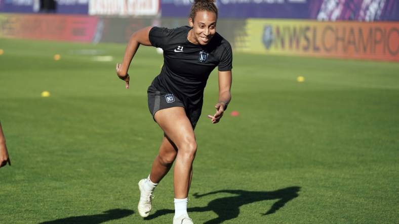 Nov 10, 2023; San Diego, California, USA; New Jersey/New York Gotham FC defender Ellie Jean (21) runs during training at Snapdragon Stadium. Mandatory Credit: Kyle Terada-USA TODAY Sports