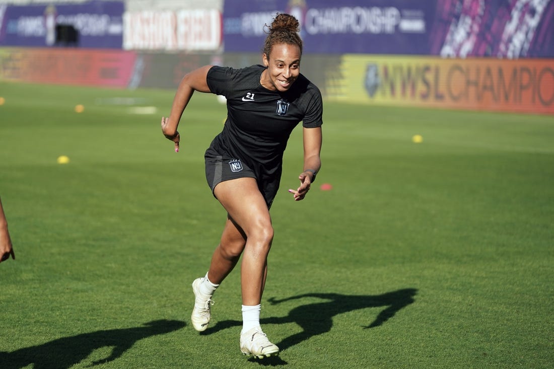 Nov 10, 2023; San Diego, California, USA; New Jersey/New York Gotham FC defender Ellie Jean (21) runs during training at Snapdragon Stadium. Mandatory Credit: Kyle Terada-USA TODAY Sports