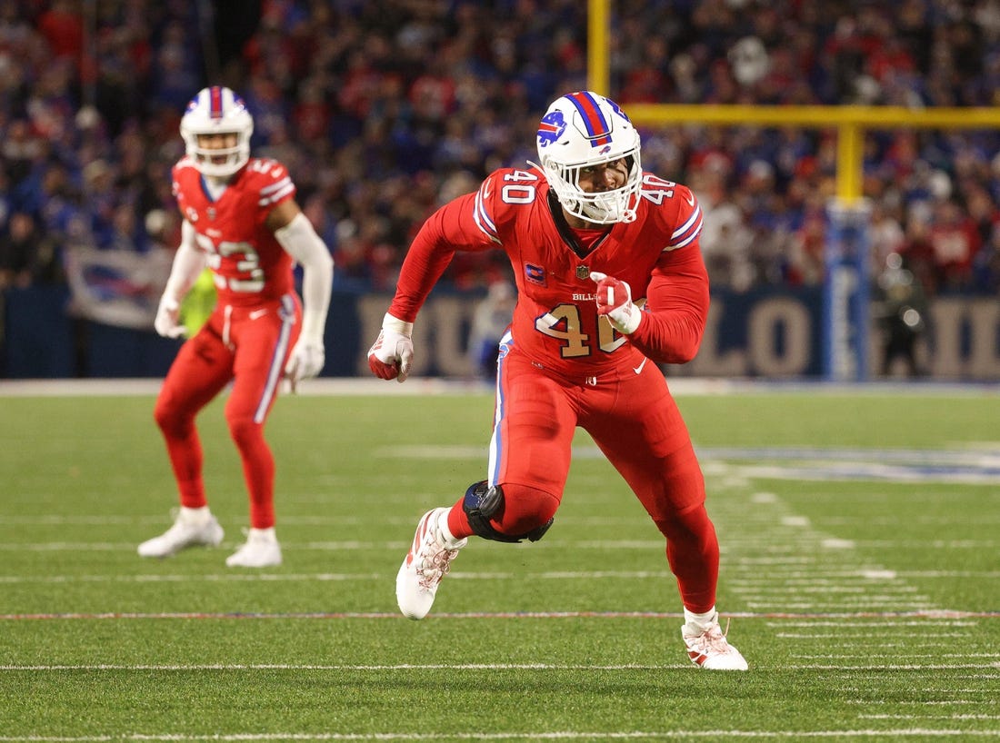 Bills linebacker Von Miller (40) gets off the line against the Giants at Highmark Stadium in Orchard Park, N.Y., on Oct. 15.