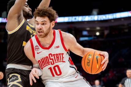 Nov 19, 2023; Columbus, Ohio, USA;
Ohio State Buckeyes forward Jamison Battle (10) rushes the paint for a layup during their game against the Western Michigan Broncos on Sunday, Nov. 19, 2023 at the Value City Arena.