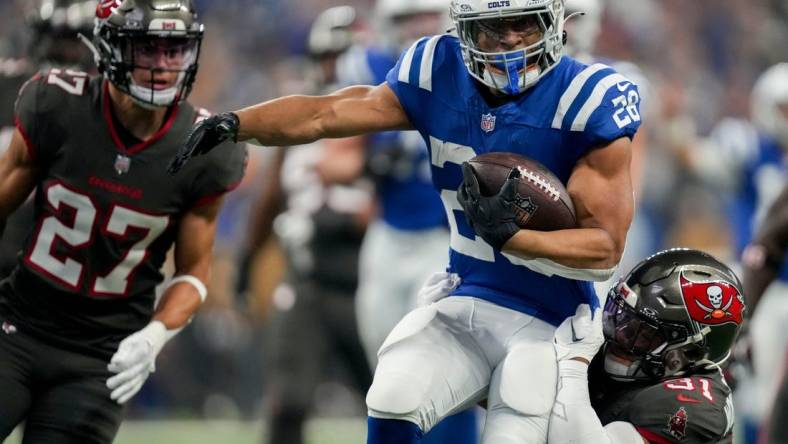 Indianapolis Colts running back Jonathan Taylor (28) rushes the ball Sunday, Nov. 26, 2023, during a game against the Tampa Bay Buccaneers at Lucas Oil Stadium in Indianapolis.