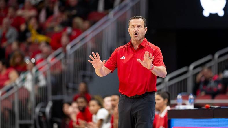 Louisville head coach Jeff Walz coached his team as the Louisville Cardinals took on the Bucknell Bison at the Yum Center in Louisville, Ky. on Sunday afternoon. The Cardinals defeated the Bison, 77-44. Nov. 19, 2023.