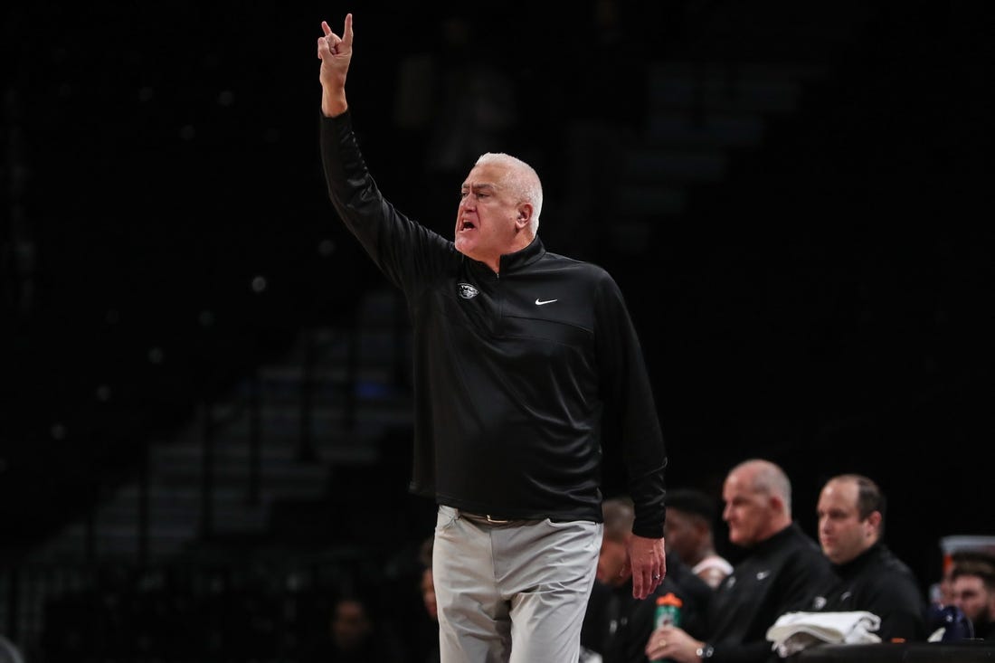 Nov 22, 2023; Brooklyn, NY, USA;  Oregon State Beavers head coach Wayne Tinkle at Barclay Center. Mandatory Credit: Wendell Cruz-USA TODAY Sports