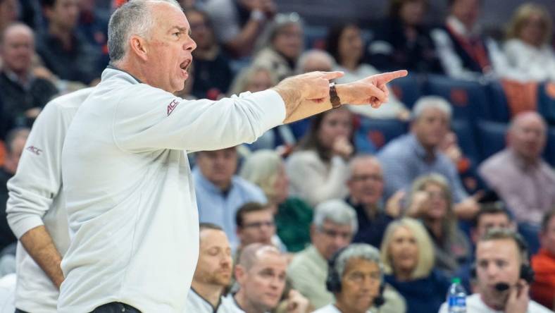 Virginia Tech Hokies head coach Mike Young talks with his team on the sideline as Auburn Tigers take on Virginia Tech Hokies at Neville Arena in Auburn, Ala., on Wednesday, Nov. 29, 2023. Auburn Tigers leads Virginia Tech Hokies 33-24 at halftime.