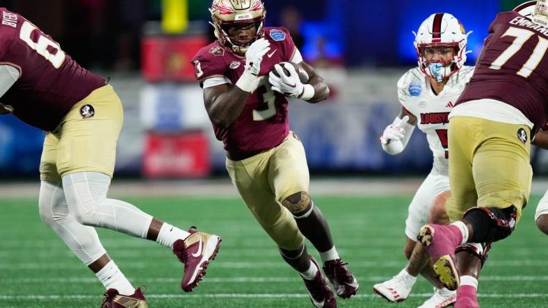 Dec 2, 2023; Charlotte, NC, USA; Florida State Seminoles running back Trey Benson (3) runs the ball against the Louisville Cardinals during the fourth quarter at Bank of America Stadium. Mandatory Credit: Jim Dedmon-USA TODAY Sports