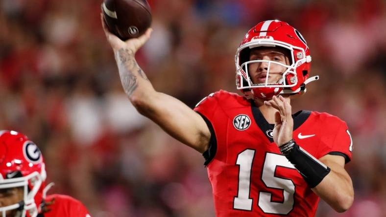 Georgia quarterback Carson Beck (15) throws a touchdown pass to Georgia wide receiver Rara Thomas (5) during the first half of a NCAA college football game against Kentucky in Athens, Ga., on Saturday, Oct. 7, 2023.