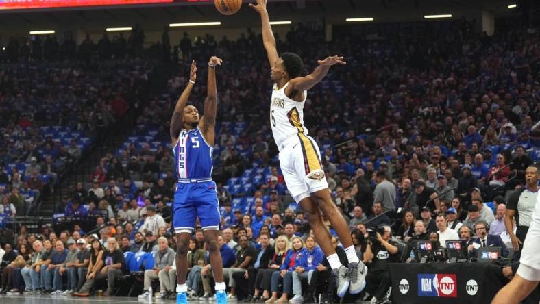 Dec 4, 2023; Sacramento, California, USA; Sacramento Kings guard De'Aaron Fox (5) shoots against New Orleans Pelicans forward Herbert Jones (5) during the first quarter at Golden 1 Center. Mandatory Credit: Darren Yamashita-USA TODAY Sports