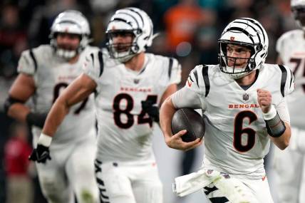 Cincinnati Bengals quarterback Jake Browning (6) carries the ball for a first down in the fourth quarter of a Week 13 NFL football game against Jacksonville Jaguars, Monday, Dec. 4, 2023, at EverBank Stadium in Jacksonsville, Fla.