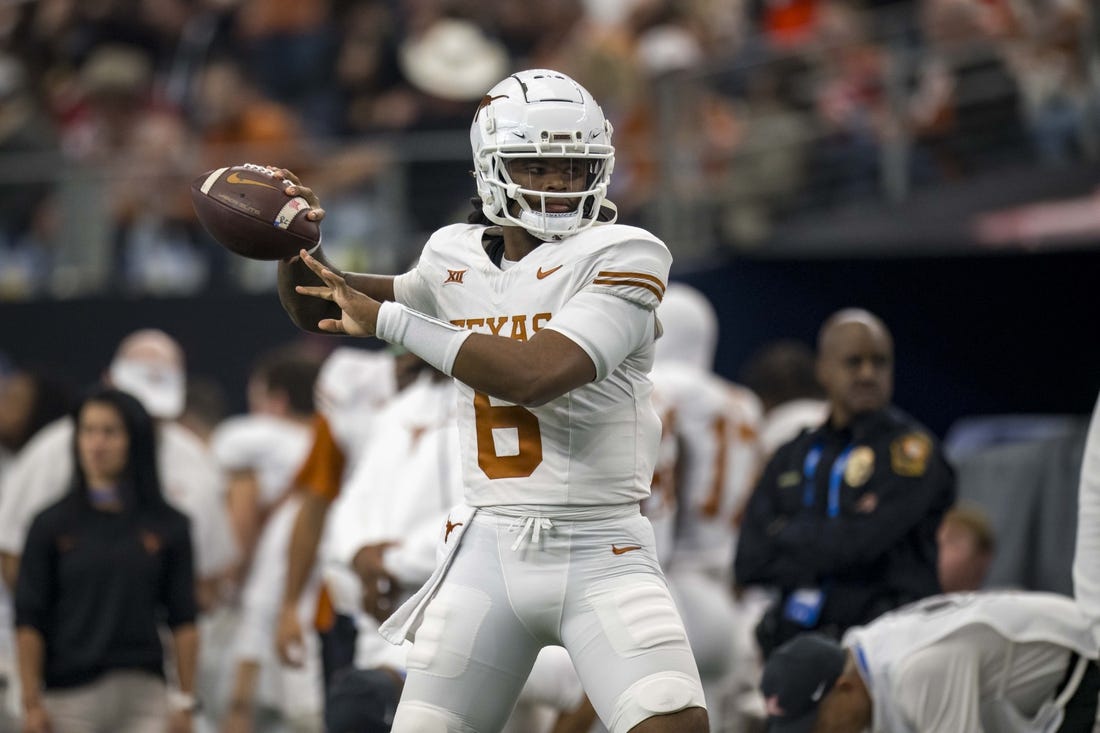 Dec 2, 2023; Arlington, TX, USA; Texas Longhorns quarterback Maalik Murphy (6) in action during the game between the Texas Longhorns and the Oklahoma State Cowboys at AT&T Stadium. Mandatory Credit: Jerome Miron-USA TODAY Sports