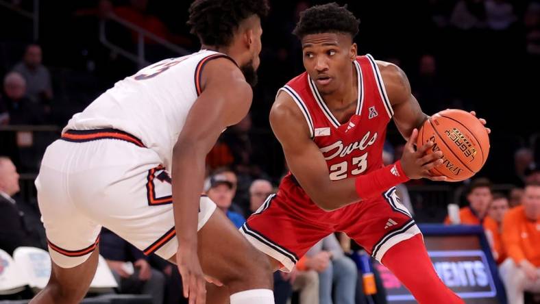 Dec 5, 2023; New York, New York, USA; Florida Atlantic Owls guard Brandon Weatherspoon (23) controls the ball against Illinois Fighting Illini forward Quincy Guerrier (13) during the second half at Madison Square Garden. Mandatory Credit: Brad Penner-USA TODAY Sports