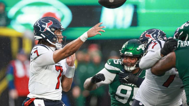 Dec 10, 2023; East Rutherford, New Jersey, USA; Houston Texans quarterback C.J. Stroud (7) throws the ball asNew York Jets defensive tackle Quinnen Williams (95) pursues during the second half at MetLife Stadium.  Stroud was injured on the play and left the game. Mandatory Credit: Vincent Carchietta-USA TODAY Sports