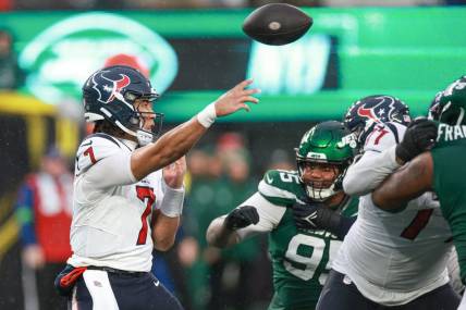 Dec 10, 2023; East Rutherford, New Jersey, USA; Houston Texans quarterback C.J. Stroud (7) throws the ball asNew York Jets defensive tackle Quinnen Williams (95) pursues during the second half at MetLife Stadium.  Stroud was injured on the play and left the game. Mandatory Credit: Vincent Carchietta-USA TODAY Sports