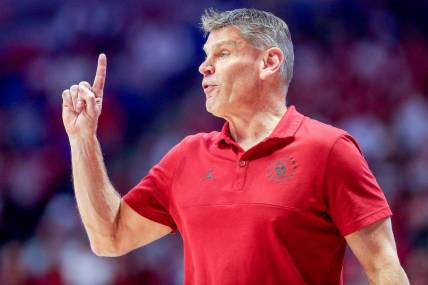 Oklahoma head coach Porter Moser instructs his team in the first half during an NCAA basketball game between the Oklahoma Sooners and the Arkansas Razorbacks at the BOK Center in Tulsa, Okla., on Saturday, Dec. 9, 2023.