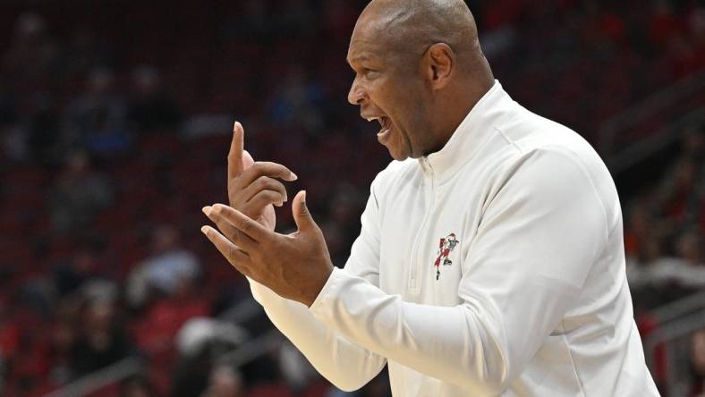 Dec 13, 2023; Louisville, Kentucky, USA; Louisville Cardinals head coach Kenny Payne shouts instructions during the first half against the Arkansas State Red Wolves at KFC Yum! Center. Arkansas State defeated Louisville 75-63. Mandatory Credit: Jamie Rhodes-USA TODAY Sports