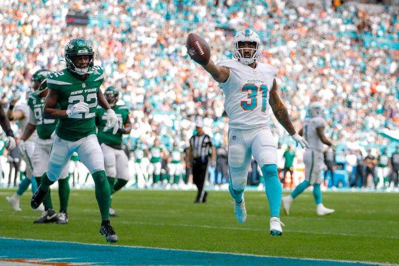 Raheem Mostert sets TD mark as Dolphins blast Jets