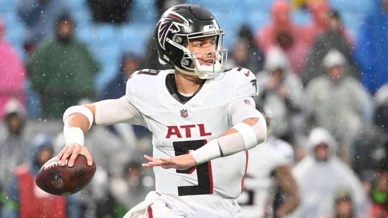 Dec 17, 2023; Charlotte, North Carolina, USA;  Atlanta Falcons quarterback Desmond Ridder (9) looks to pass in the third quarter at Bank of America Stadium. Mandatory Credit: Bob Donnan-USA TODAY Sports