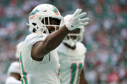 Miami Dolphins running back Raheem Mostert (31) blows a kiss to fans after scoring a touchdown against the New York Jets.