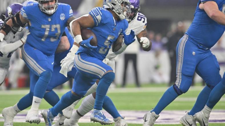 Dec 24, 2023; Minneapolis, Minnesota, USA; Detroit Lions running back David Montgomery (5) runs the ball as Minnesota Vikings defensive end Jonathan Bullard (90) chases during the first quarter at U.S. Bank Stadium. Mandatory Credit: Jeffrey Becker-USA TODAY Sports