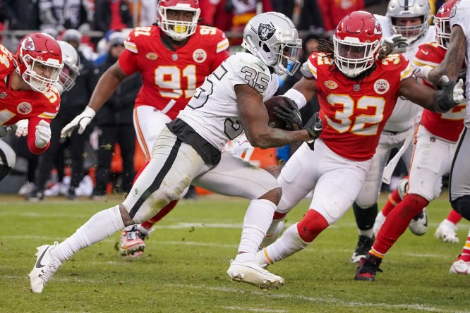 NFL: Las Vegas Raiders at Kansas City Chiefs