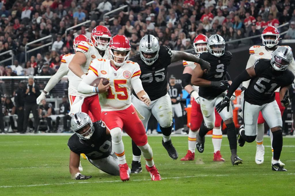 Raiders' offensive explosion leaves Chiefs wary