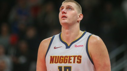 Nikola Jokic ejected on horrible technical call, Chicago Bulls fans let officials have it