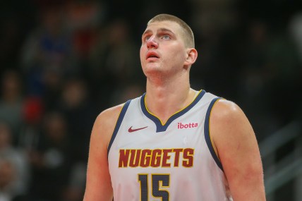 Nikola Jokic ejected on horrible technical call, Chicago Bulls fans let officials have it