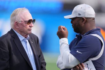 Cowboys owner and GM Jerry Jones (left) chats with right-hand man and Dallas vice president of player personnel Will McClay, who has been with the team more than two decades. Mandatory Credit: Kirby Lee-USA TODAY Sports