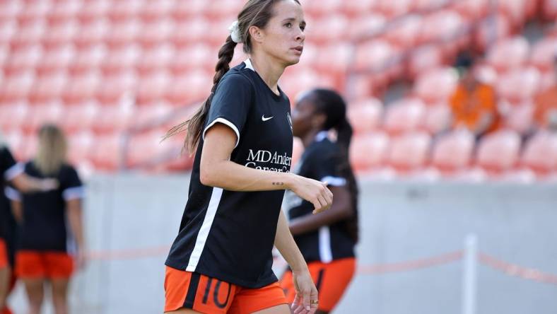 Sep 11, 2022; Houston, Texas, USA; Houston Dash midfielder Shea Groom (10) warms up before her game against Angel City FC  at PNC Stadium. Mandatory Credit: Erik Williams-USA TODAY Sports