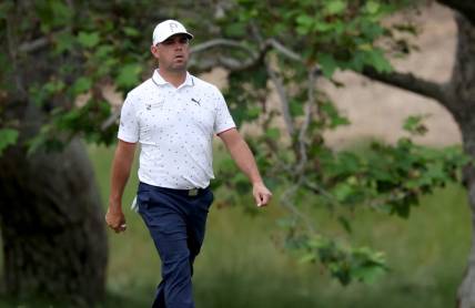 Jun 15, 2023; Los Angeles, California, USA; Gary Woodland walks on the 7th hole during the first round of the U.S. Open golf tournament at Los Angeles Country Club. Mandatory Credit: Kiyoshi Mio-USA TODAY Sports