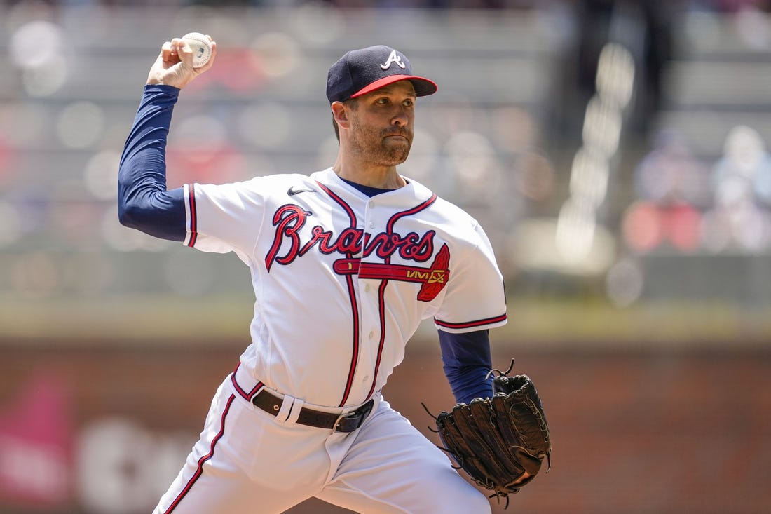 Jul 16, 2023; Cumberland, Georgia, USA; Atlanta Braves relief pitcher Collin McHugh (32) pitches against the Chicago White Sox during the second inning at Truist Park. Mandatory Credit: Dale Zanine-USA TODAY Sports