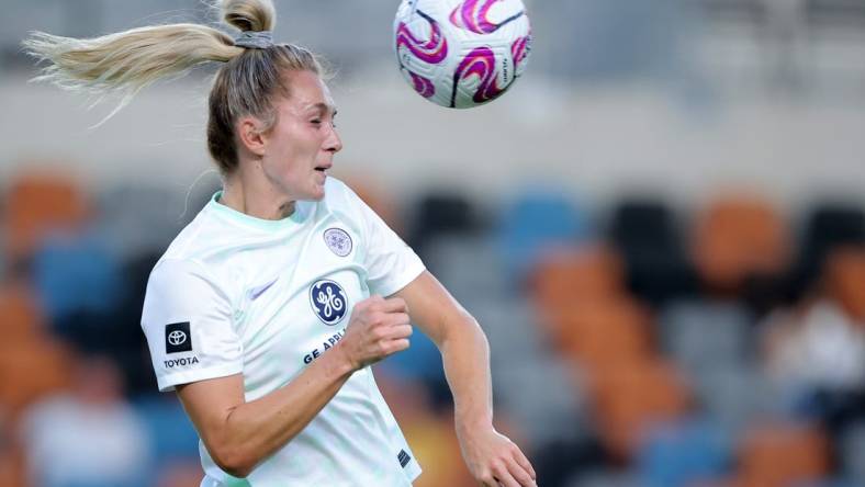 Jul 29, 2023; Houston, TX, USA; Racing Louisville FC forward Parker Goins (21) heads the ball against the Houston Dash during the first half at Shell Energy Stadium. Mandatory Credit: Erik Williams-USA TODAY Sports