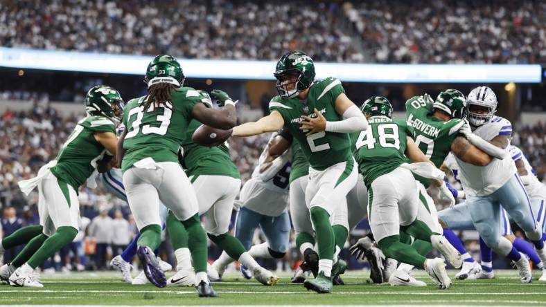 Sep 17, 2023; Arlington, Texas, USA; New York Jets quarterback Zach Wilson (2) hands off to running back Dalvin Cook (33) in the third quarter against the Dallas Cowboys at AT&T Stadium. Mandatory Credit: Tim Heitman-USA TODAY Sports