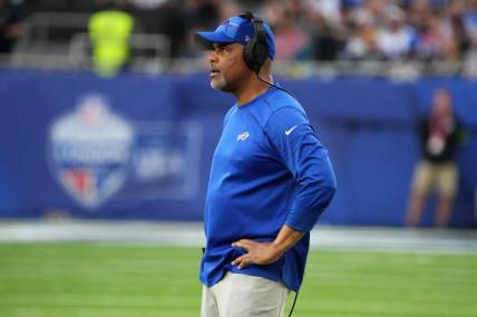 Oct 8, 2023; London United Kingdom, Buffalo Bills defensive line coach Eric Washington reacts in the second half against the Jacksonville Jaguars during an NFL International Series game at Tottenham Hotspur Stadium. Mandatory Credit: Kirby Lee-USA TODAY Sports