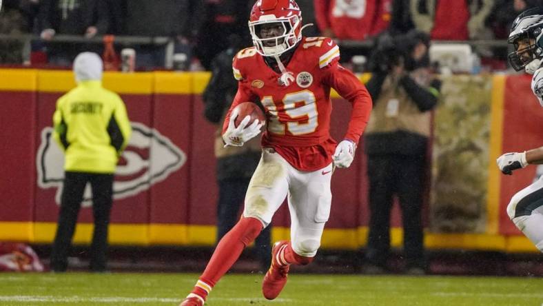 Nov 20, 2023; Kansas City, Missouri, USA; Kansas City Chiefs wide receiver Kadarius Toney (19) returns a kick against the Philadelphia Eagles during the second half at GEHA Field at Arrowhead Stadium. Mandatory Credit: Denny Medley-USA TODAY Sports