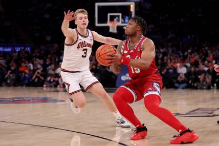 Dec 5, 2023; New York, New York, USA; Florida Atlantic Owls guard Alijah Martin (15) looks to shoot a three point shot against Illinois Fighting Illini forward Marcus Domask (3) during the second half at Madison Square Garden. Mandatory Credit: Brad Penner-USA TODAY Sports