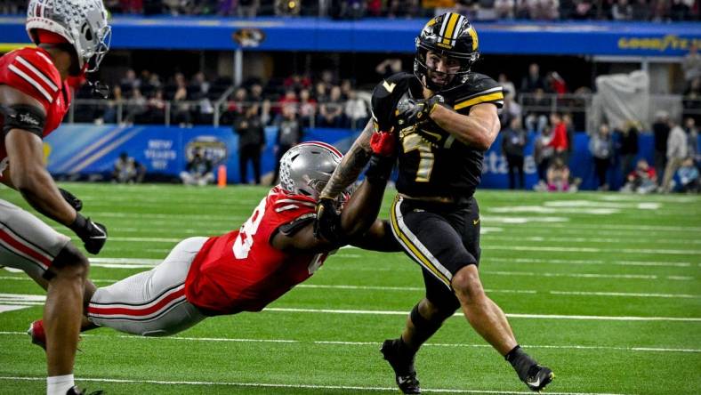 Dec 29, 2023; Arlington, TX, USA; Missouri Tigers running back Cody Schrader (7) runs for a first down against the Ohio State Buckeyes during the fourth quarter at AT&T Stadium. Mandatory Credit: Jerome Miron-USA TODAY Sports