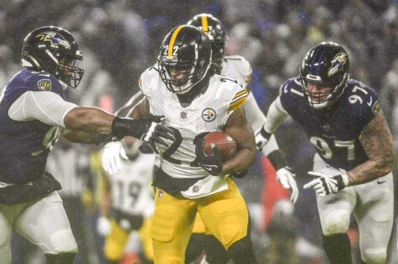 Jan 6, 2024; Baltimore, Maryland, USA;  Pittsburgh Steelers running back Najee Harris (22) rushes as Baltimore Ravens defensive tackle Justin Madubuike (92) defends during the first half at M&T Bank Stadium. Mandatory Credit: Tommy Gilligan-USA TODAY Sports