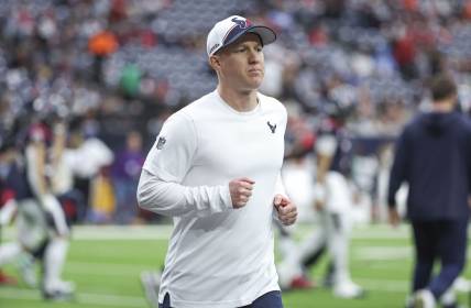 Jan 13, 2024; Houston, Texas, USA; Houston Texans offensive coordinator Bobby Slowik before a 2024 AFC wild card game against the Cleveland Browns at NRG Stadium. Mandatory Credit: Troy Taormina-USA TODAY Sports