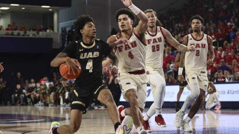 Jan 14, 2024; Boca Raton, Florida, USA; UAB Blazers guard Eric Gaines (4) drives to the basket against Florida Atlantic Owls guard Bryan Greenlee (4) during the first half at Eleanor R. Baldwin Arena. Mandatory Credit: Sam Navarro-USA TODAY Sports