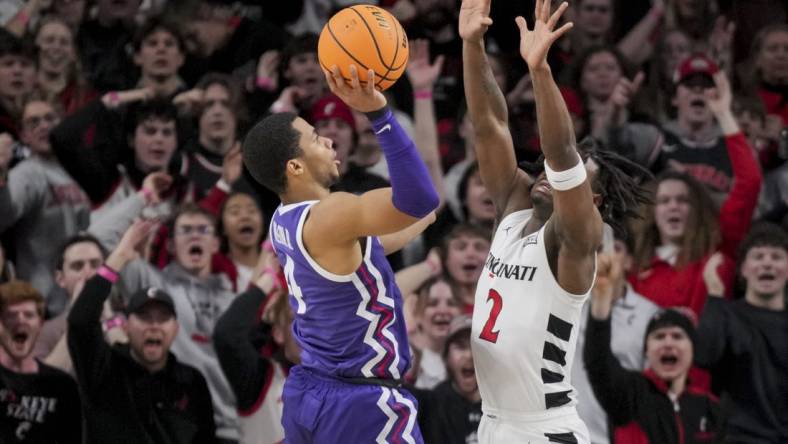 Jan 16, 2024; Cincinnati, Ohio, USA;  TCU Horned Frogs guard Jameer Nelson Jr. (4) drives to the basket against Cincinnati Bearcats guard Jizzle James (2) in the first half at Fifth Third Arena. Mandatory Credit: Aaron Doster-USA TODAY Sports